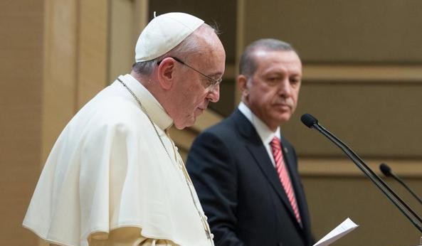 Genocidio armeni, governo turco: Papa Francesco si è unito al fronte del male