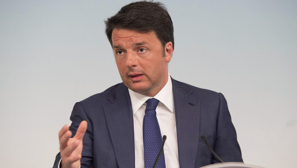 Torture al G8, Renzi e Cantone difendono De Gennaro: è stato indagato e assolto