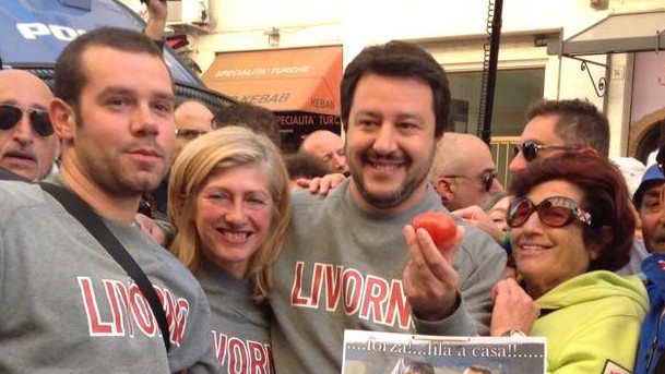 Salvini contestato a Livorno e Firenze: “Quando saremo al governo sgomberiamo i campi rom”