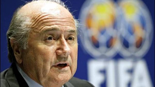 Terremoto FIFA: Blatter non cede e l’Europa gli volta le spalle. Putin: complotto USA