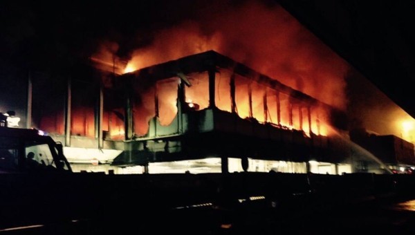 Fiumicino: in fiamme il Terminal 3 dell'aeroporto, paura e disagi ma nessun danno a persone. Riggio (Enac): non è doloso