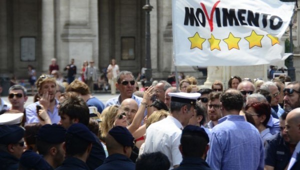 Mafia Capitale, nuovi arresti e proteste in Campidoglio. Si dimette capogruppo Pd in consiglio regionale