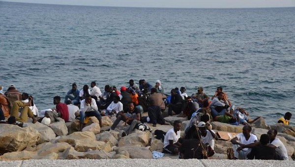 Migranti, sale la tensione tra Italia e Francia. Parigi: deve farsene carico Roma. Renzi: atteggiamenti muscolari non aiutano