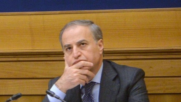Politica e camorra: richiesta di arresto per il deputato Carlo Sarro (FI)