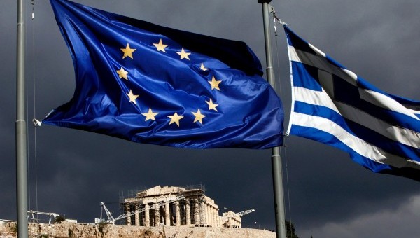 Crisi greca e referendum, Varoufakis: se vince il sì lascio. S&P: Grexit costerebbe 11 miliardi all’Italia