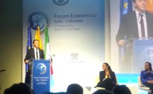 Matteo Renzi in Colombia: “Pochi investimenti, non sono soddisfatto”. In attesa di incontrare domani Raul Castro, il premier fa tappa al forum economico e parla di nuove sinergie