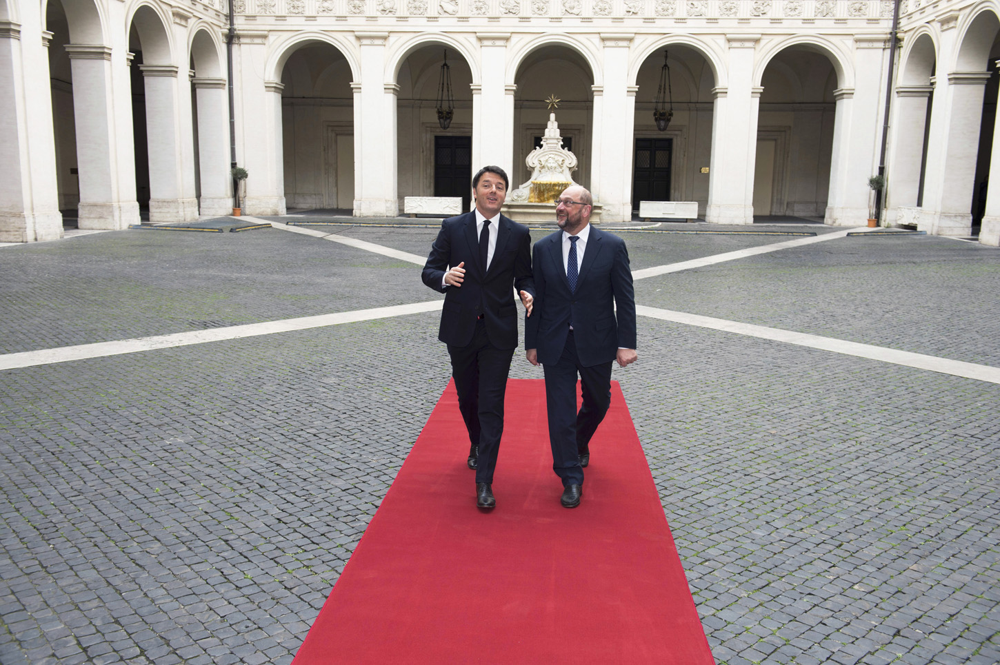 Renzi incontra Schulz a Roma: “L’Europa più sociale e meno finanziaria”. Per il leader europeo l’Italia pilastro Ue